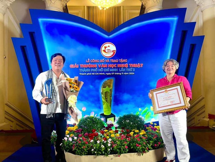 Trao tặng giải thưởng Văn học nghệ thuật TPHCM lần thứ 3, giai đoạn 2018-2022- Ảnh 3. Trao tặng giải thưởng Văn học nghệ thuật TPHCM lần thứ 3, giai đoạn 2018-2022- Ảnh 3.
