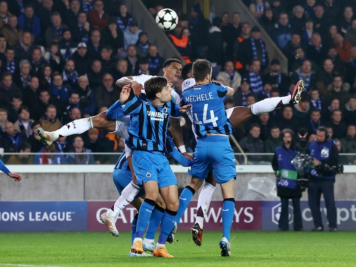 Sai sót ngớ ngẩn của hậu vệ Tyron Mings khiến Aston Villa thua sốc ở Champions League- Ảnh 1. Sai sót ngớ ngẩn của hậu vệ Tyron Mings khiến Aston Villa thua sốc ở Champions League- Ảnh 1.