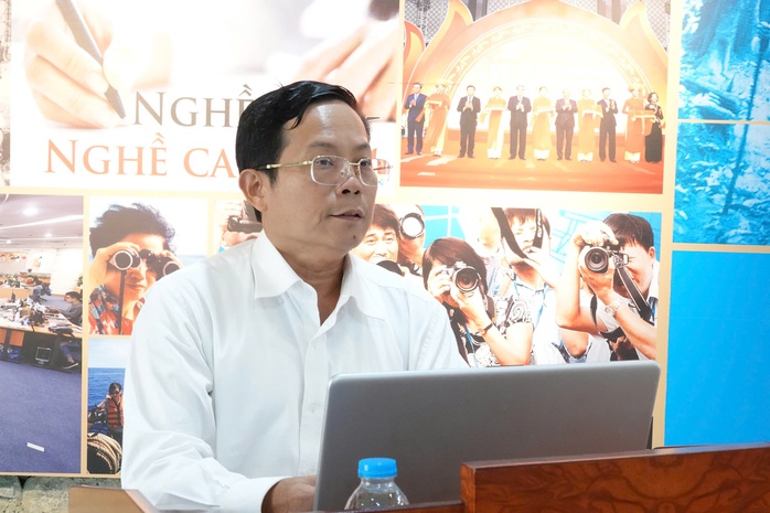 Báo Người Lao Động trao 2.000 lá cờ Tổ quốc tại Thái Nguyên- Ảnh 5. Báo Người Lao Động trao 2.000 lá cờ Tổ quốc tại Thái Nguyên- Ảnh 5.