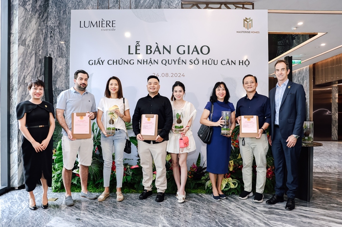 Những cư dân đầu tiên ở LUMIÈRE riverside nhận sổ hồng Những cư dân đầu tiên ở LUMIÈRE riverside nhận sổ hồng