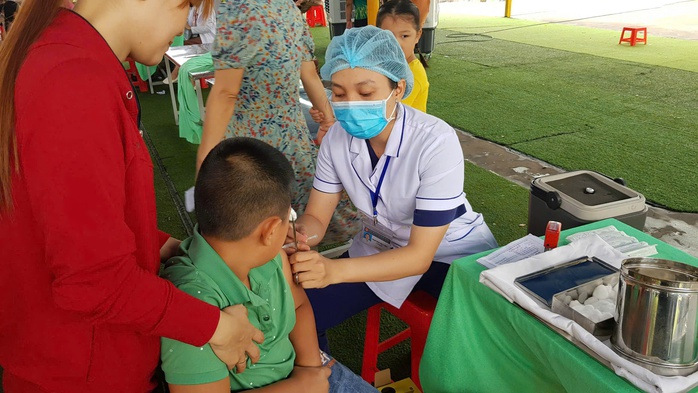 Bộ Y tế phê duyệt tiêm vắc-xin sởi cho trẻ dưới 6 tháng tại TP HCM- Ảnh 1. Bộ Y tế phê duyệt tiêm vắc-xin sởi cho trẻ dưới 6 tháng tại TP HCM- Ảnh 1.