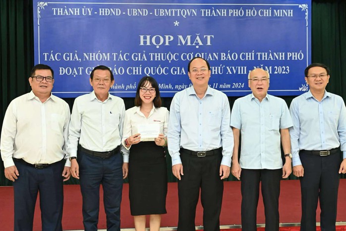 TP HCM khen thưởng tác giả, nhóm tác giả đoạt Giải Báo chí Quốc gia- Ảnh 2. TP HCM khen thưởng tác giả, nhóm tác giả đoạt Giải Báo chí Quốc gia- Ảnh 2.
