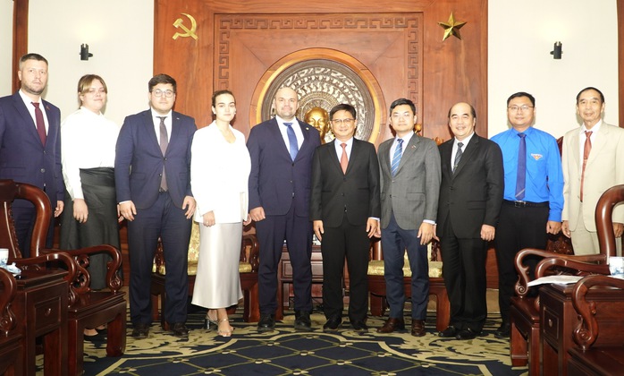 Đội Cận vệ trẻ Đảng nước Nga thống nhất đến thăm và làm việc tại TP HCM- Ảnh 4. Đội Cận vệ trẻ Đảng nước Nga thống nhất đến thăm và làm việc tại TP HCM- Ảnh 4.
