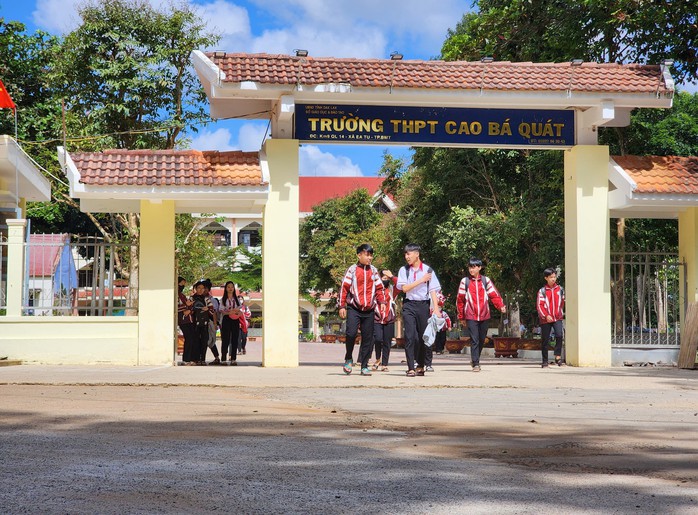 Nhà trường bị "tố" dạy thêm trong giờ… chính khóa!- Ảnh 1. Nhà trường bị "tố" dạy thêm trong giờ… chính khóa!- Ảnh 1.