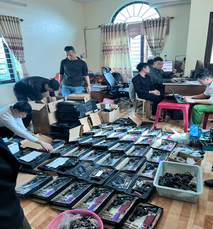Các đối tượng trong đường dây mua bán hơn 1.000 khẩu súng khai gì?- Ảnh 4. Các đối tượng trong đường dây mua bán hơn 1.000 khẩu súng khai gì?- Ảnh 4.