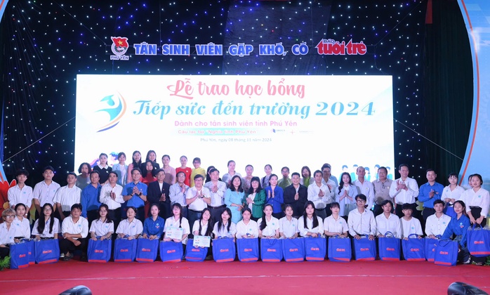 Rơi nước mắt những câu chuyện vượt khó trong học tập- Ảnh 1. Rơi nước mắt những câu chuyện vượt khó trong học tập- Ảnh 1.