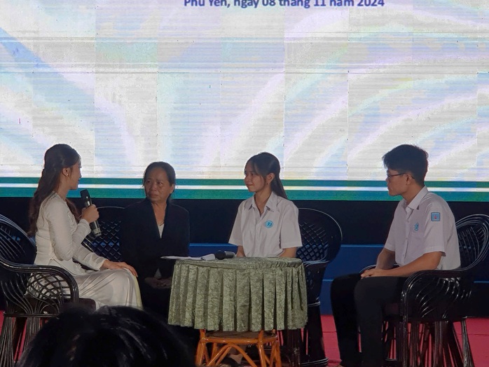 Rơi nước mắt những câu chuyện vượt khó trong học tập- Ảnh 4. Rơi nước mắt những câu chuyện vượt khó trong học tập- Ảnh 4.