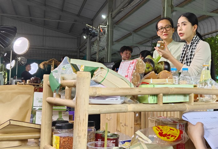 Một bác sĩ được đề cử là nhà bán hàng xuất sắc nhất trên TikTok- Ảnh 1. Một bác sĩ được đề cử là nhà bán hàng xuất sắc nhất trên TikTok- Ảnh 1.