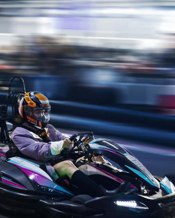 Trải nghiệm lái xe đua go-kart của Thanh Hằng- Ảnh 3. Trải nghiệm lái xe đua go-kart của Thanh Hằng- Ảnh 3.