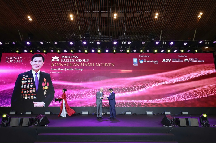 Ông Johnathan Hạnh Nguyễn nhận Giải thưởng xứng danh “vua hàng không”- Ảnh 1. Ông Johnathan Hạnh Nguyễn nhận Giải thưởng xứng danh “vua hàng không”- Ảnh 1.