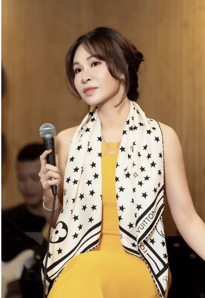 Concert Uyên Linh cháy vé - Ảnh 1. Concert Uyên Linh cháy vé - Ảnh 1.