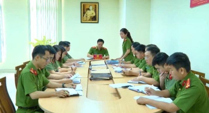 Công an TP HCM bắt khẩn cấp 2 nhân viên tiệm vàng Đức Long- Ảnh 4. Công an TP HCM bắt khẩn cấp 2 nhân viên tiệm vàng Đức Long- Ảnh 4.