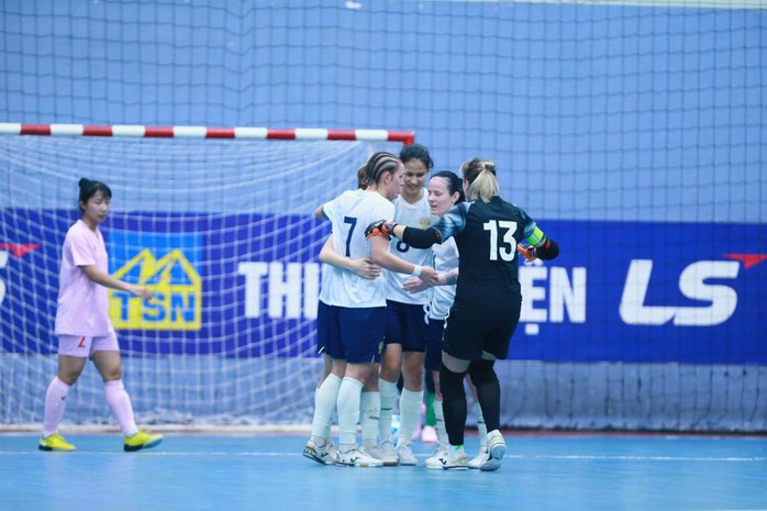 Tuyển futsal nữ Việt Nam thua đội tốp 7 thế giới- Ảnh 1. Tuyển futsal nữ Việt Nam thua đội tốp 7 thế giới- Ảnh 1.