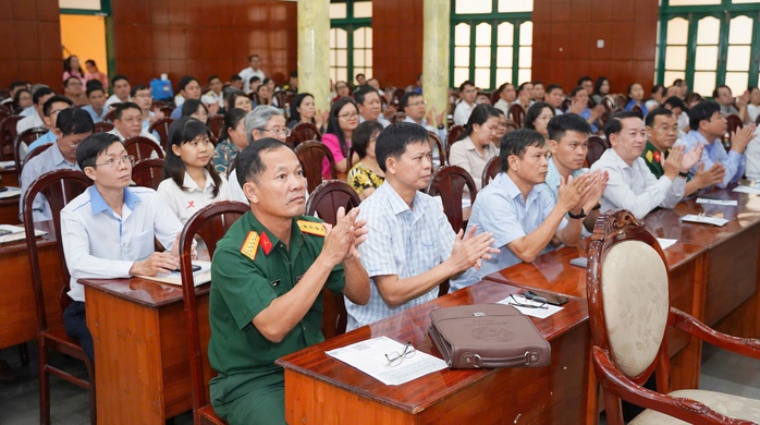 Tiếp thêm sức mạnh cho quân - dân vùng biển đảo Tây Nam- Ảnh 4. Tiếp thêm sức mạnh cho quân - dân vùng biển đảo Tây Nam- Ảnh 4.