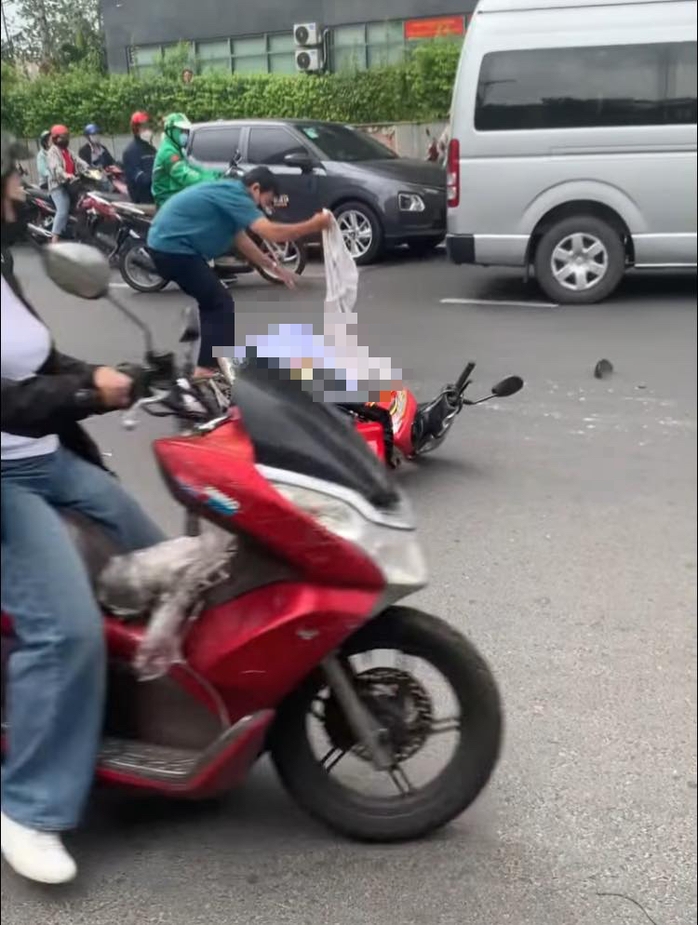 Tài xế trong vụ tai nạn thương tâm ở Gò Vấp: "Bất ngờ và quá đau lòng!"- Ảnh 2. Tài xế trong vụ tai nạn thương tâm ở Gò Vấp: "Bất ngờ và quá đau lòng!"- Ảnh 2.