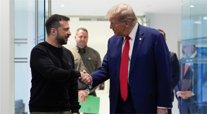 Ông Donald J. Trump (phải) và Tổng thống Ukraine Volodymyr Zelensky từng gặp mặt vào tháng 9 năm nay tại Tháp Trump ở Manhattan. Ảnh: The Hill Ông Donald J. Trump (phải) và Tổng thống Ukraine Volodymyr Zelensky từng gặp mặt vào tháng 9 năm nay tại Tháp Trump ở Manhattan. Ảnh: The Hill