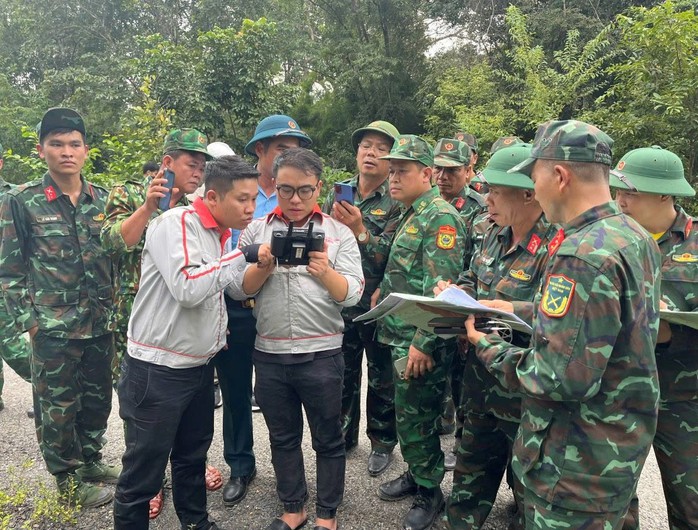 CLIP: Hành trình băng rừng tìm kiếm máy bay Yak-130 rơi- Ảnh 3. CLIP: Hành trình băng rừng tìm kiếm máy bay Yak-130 rơi- Ảnh 3.