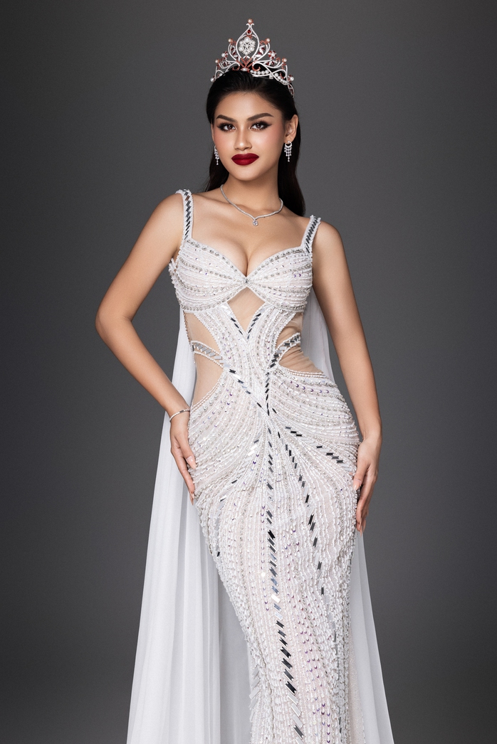 Trương Ngọc Ánh đọ sắc top 4 "Miss Earth 2023"- Ảnh 4. Trương Ngọc Ánh đọ sắc top 4 "Miss Earth 2023"- Ảnh 4.