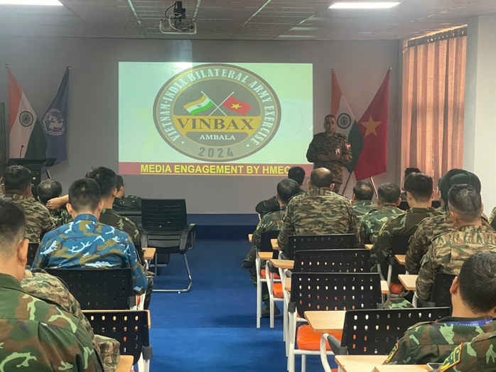 VIDEO: Cận cảnh quân đội Việt Nam - Ấn Độ diễn tập thực địa gìn giữ hòa bình- Ảnh 5. VIDEO: Cận cảnh quân đội Việt Nam - Ấn Độ diễn tập thực địa gìn giữ hòa bình- Ảnh 5.