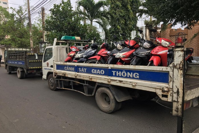 Công an bí mật ghi hình, phát hiện nhiều học sinh đi xe máy vi phạm- Ảnh 3. Công an bí mật ghi hình, phát hiện nhiều học sinh đi xe máy vi phạm- Ảnh 3.