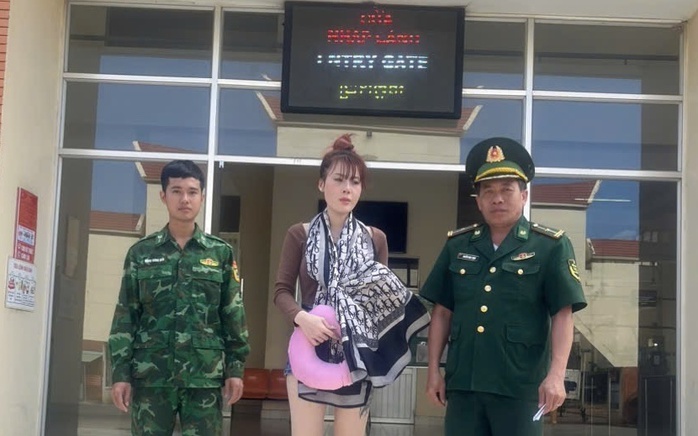 Đối tượng Nguyễn Thị Mộng bị bắt khi đang làm thủ tục nhập cảnh vào Việt Nam - Ảnh 1. Đối tượng Nguyễn Thị Mộng bị bắt khi đang làm thủ tục nhập cảnh vào Việt Nam - Ảnh 1.