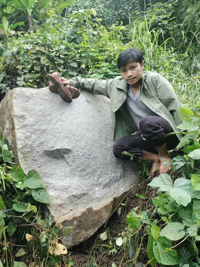 Động đất khiến hàng chục tảng đá lớn lăn xuống làng- Ảnh 10. Động đất khiến hàng chục tảng đá lớn lăn xuống làng- Ảnh 10.