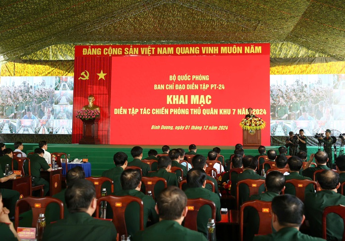 Bộ Quốc phòng khai mạc diễn tập tác chiến phòng thủ Quân khu 7- Ảnh 4. Bộ Quốc phòng khai mạc diễn tập tác chiến phòng thủ Quân khu 7- Ảnh 4.