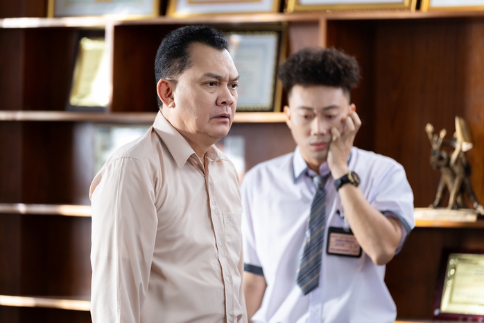 NSƯT Hữu Châu bất ngờ xuất hiện trong "Học đường nổi loạn"- Ảnh 1. NSƯT Hữu Châu bất ngờ xuất hiện trong "Học đường nổi loạn"- Ảnh 1.
