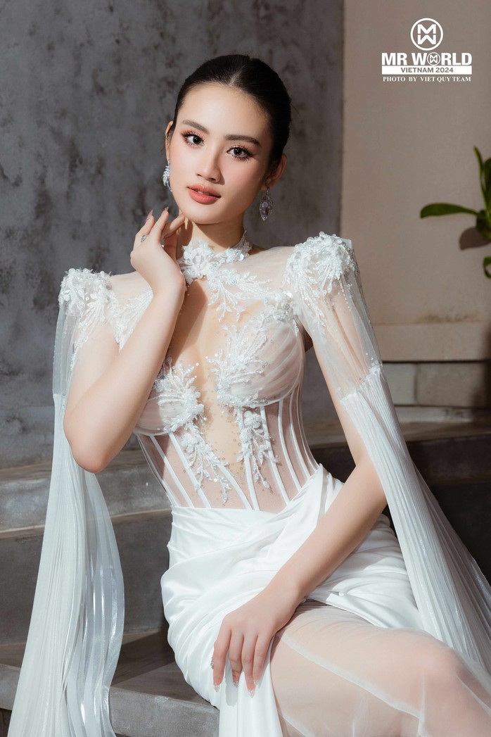 Hoa hậu Ý Nhi công khai chuyện giải phẫu thẩm mỹ- Ảnh 2. Hoa hậu Ý Nhi công khai chuyện giải phẫu thẩm mỹ- Ảnh 2.