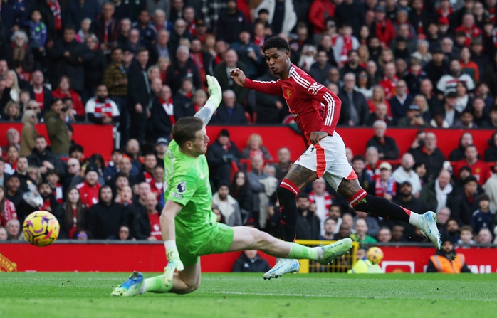 Rashford và Zirkzee lập "cú đúp", Man United nghiền ép Everton - Ảnh 1. Rashford và Zirkzee lập "cú đúp", Man United nghiền ép Everton - Ảnh 1.