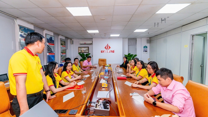 Một buổi sinh hoạt tại Chi bộ Công ty Đại Dũng - Đảng bộ Khu Công nghiệp An Hạ, TP HCMẢnh: HỒNG ĐÀO Một buổi sinh hoạt tại Chi bộ Công ty Đại Dũng - Đảng bộ Khu Công nghiệp An Hạ, TP HCMẢnh: HỒNG ĐÀO