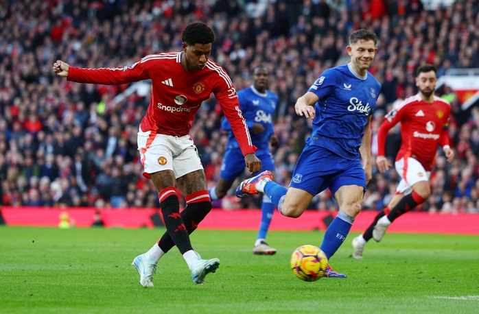 Rashford và Zirkzee lập "cú đúp", Man United nghiền ép Everton - Ảnh 4. Rashford và Zirkzee lập "cú đúp", Man United nghiền ép Everton - Ảnh 4.