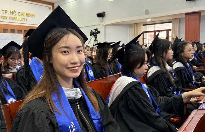 Hai trường đại học mở “cánh cổng”, đưa hàng ngàn tân cử nhân vào thế giới việc làm- Ảnh 1. Hai trường đại học mở “cánh cổng”, đưa hàng ngàn tân cử nhân vào thế giới việc làm- Ảnh 1.