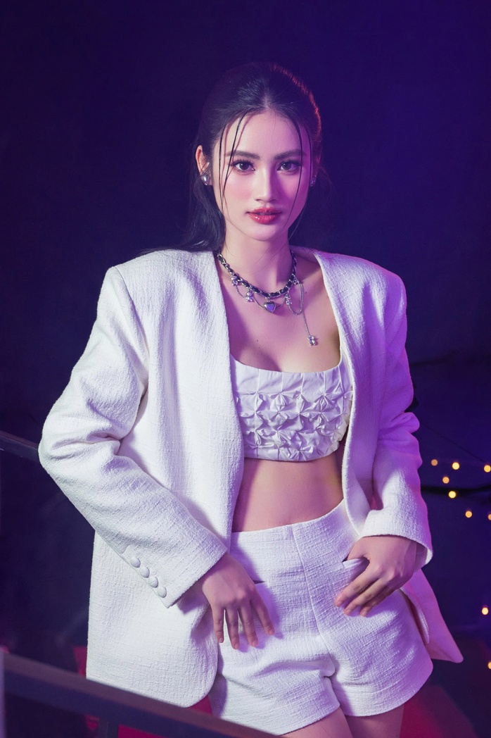Hoa hậu Ý Nhi công khai chuyện giải phẫu thẩm mỹ- Ảnh 1. Hoa hậu Ý Nhi công khai chuyện giải phẫu thẩm mỹ- Ảnh 1.