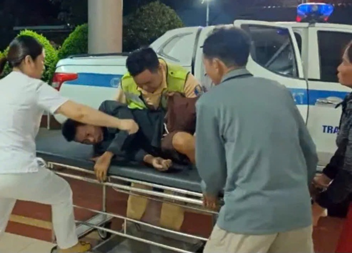 CLIP: Tài xế đột quỵ, xe chao đảo, mất lái trên đường cao tốc Phan Thiết - Dầu Giây- Ảnh 1. CLIP: Tài xế đột quỵ, xe chao đảo, mất lái trên đường cao tốc Phan Thiết - Dầu Giây- Ảnh 1.