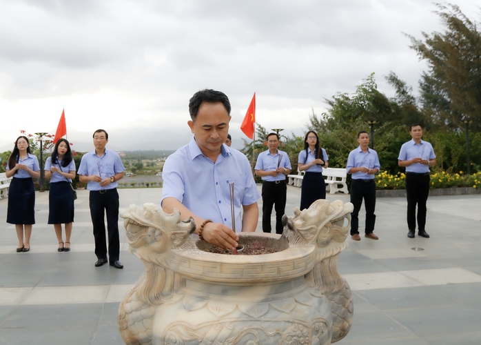 Khatoco tặng quân và dân Trường Sa 20 tấn thịt đà điểu - Ảnh 1. Khatoco tặng quân và dân Trường Sa 20 tấn thịt đà điểu - Ảnh 1.