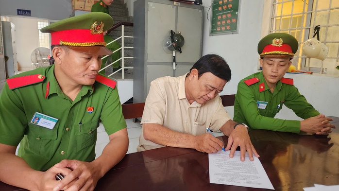 Một cựu phó chủ tịch huyện lừa đảo, chiếm đoạt tài sản- Ảnh 2. Một cựu phó chủ tịch huyện lừa đảo, chiếm đoạt tài sản- Ảnh 2.