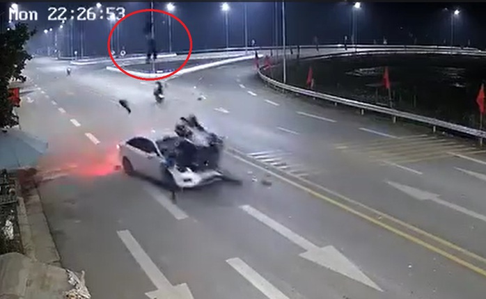 Vụ xe máy tông trực diện ôtô: Truy trách nhiệm người giao xe máy- Ảnh 1. Vụ xe máy tông trực diện ôtô: Truy trách nhiệm người giao xe máy- Ảnh 1.