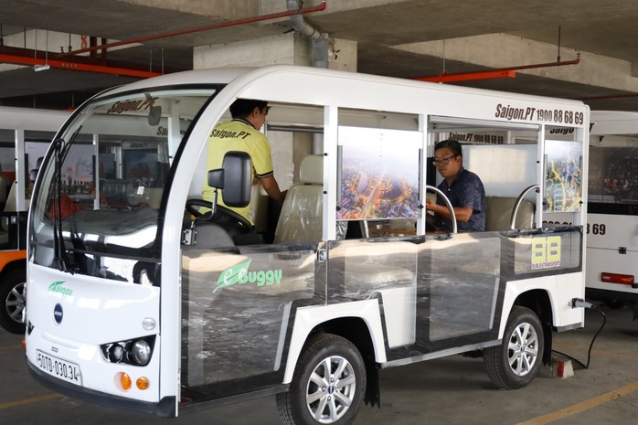 Dùng xe điện du lịch kết nối 3 ga ngầm metro và sân bay Tân Sơn Nhất- Ảnh 2. Dùng xe điện du lịch kết nối 3 ga ngầm metro và sân bay Tân Sơn Nhất- Ảnh 2.