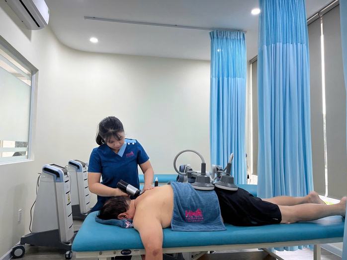 Bác sĩ cảnh báo từ vụ nữ ca sĩ Thái Lan tử vong khi massage cổ vai gáy- Ảnh 1. Bác sĩ cảnh báo từ vụ nữ ca sĩ Thái Lan tử vong khi massage cổ vai gáy- Ảnh 1.