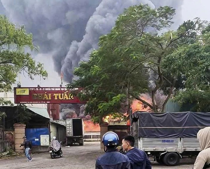 Cháy lớn tại một công ty trong khu công nghiệp- Ảnh 1. Cháy lớn tại một công ty trong khu công nghiệp- Ảnh 1.