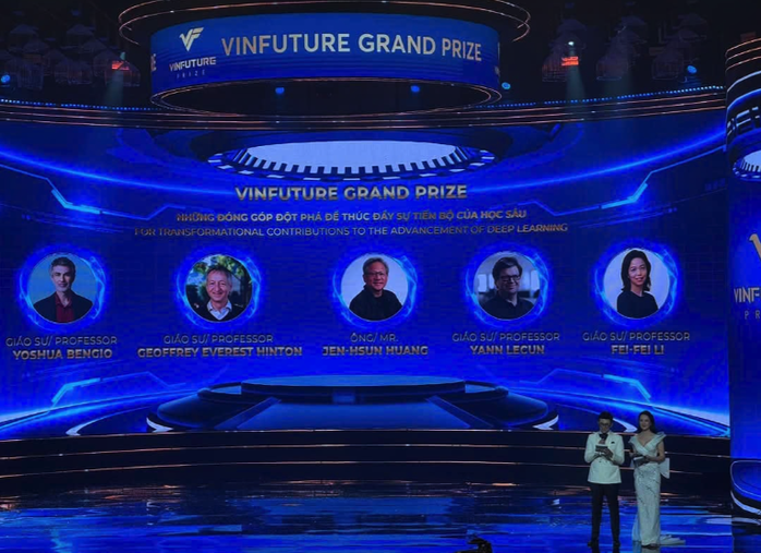 Chủ nhân giải thưởng chính Vinfuture 2024 nhận giải thưởng Nobel vật lý 2024- Ảnh 3. Chủ nhân giải thưởng chính Vinfuture 2024 nhận giải thưởng Nobel vật lý 2024- Ảnh 3.