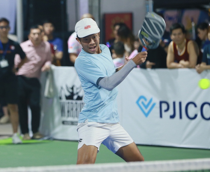 Tay vợt Việt kiều tốp 5 pickleball thế giới đấu giá hơn 500 triệu đồng gây quỹ- Ảnh 1. Tay vợt Việt kiều tốp 5 pickleball thế giới đấu giá hơn 500 triệu đồng gây quỹ- Ảnh 1.