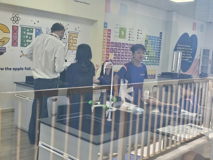 Sai phạm chưa cấp phép hoạt động đã tuyển sinh ở quận 10: Học sinh chỉ vào tham quan?- Ảnh 1. Sai phạm chưa cấp phép hoạt động đã tuyển sinh ở quận 10: Học sinh chỉ vào tham quan?- Ảnh 1.