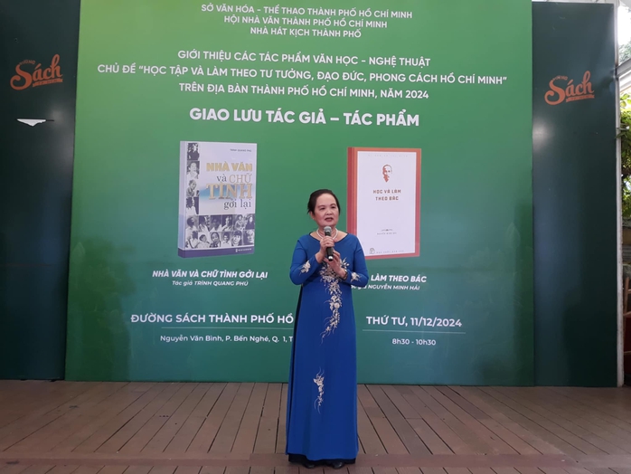 Giao lưu cùng tác giả "Nhà văn và chữ tình gởi lại"- Ảnh 1. Giao lưu cùng tác giả "Nhà văn và chữ tình gởi lại"- Ảnh 1.