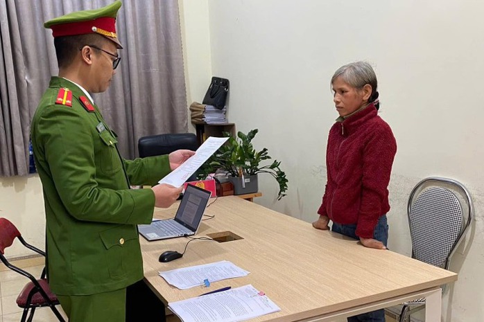 Người phụ nữ bị khởi tố sau khi nhổ 25 cây ngô của hàng xóm- Ảnh 1. Người phụ nữ bị khởi tố sau khi nhổ 25 cây ngô của hàng xóm- Ảnh 1.