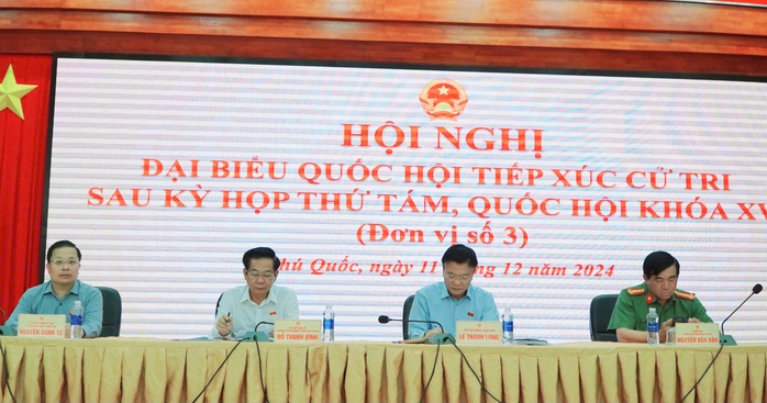 Phó Thủ tướng Lê Thành Long tiếp xúc cử tri tại Phú Quốc- Ảnh 1. Phó Thủ tướng Lê Thành Long tiếp xúc cử tri tại Phú Quốc- Ảnh 1.
