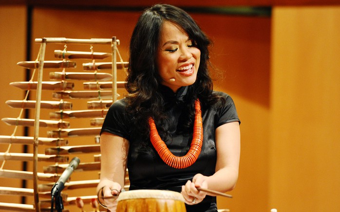 Vân-Ánh Vanessa Võ và Blood Moon Orchestra biểu diễn tại Hà Nội- Ảnh 2. Vân-Ánh Vanessa Võ và Blood Moon Orchestra biểu diễn tại Hà Nội- Ảnh 2.