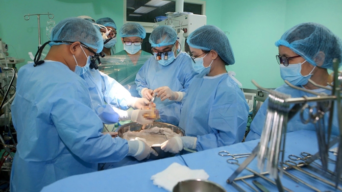 Bệnh viện Trung ương Huế thực hiện ca ghép tim thứ 14 và là ca ghép tim xuyên Việt thứ 13 Bệnh viện Trung ương Huế thực hiện ca ghép tim thứ 14 và là ca ghép tim xuyên Việt thứ 13