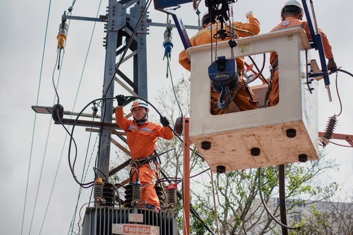 EVNCPC đảm bảo điện phục vụ sản xuất hàng Tết Nguyên đán Ất Tỵ- Ảnh 3. EVNCPC đảm bảo điện phục vụ sản xuất hàng Tết Nguyên đán Ất Tỵ- Ảnh 3.